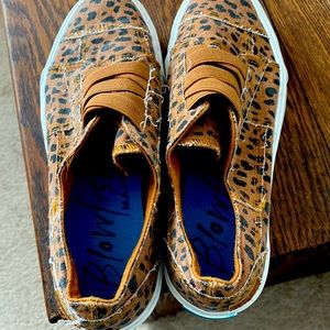 Great shoes slip on got at shore worn once